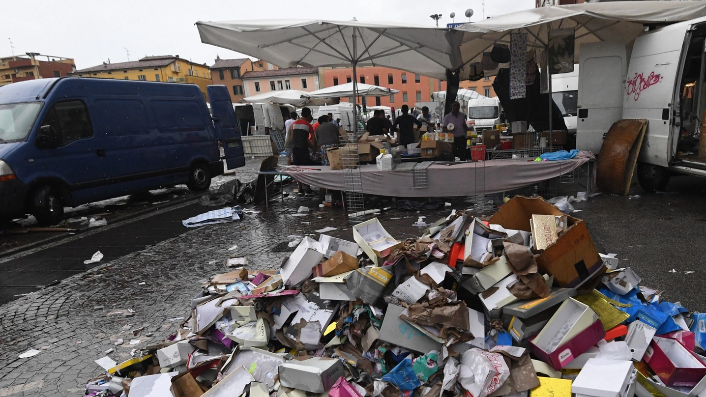 Lo stato del mercato della Piazzola dopo il passaggio della tempesta