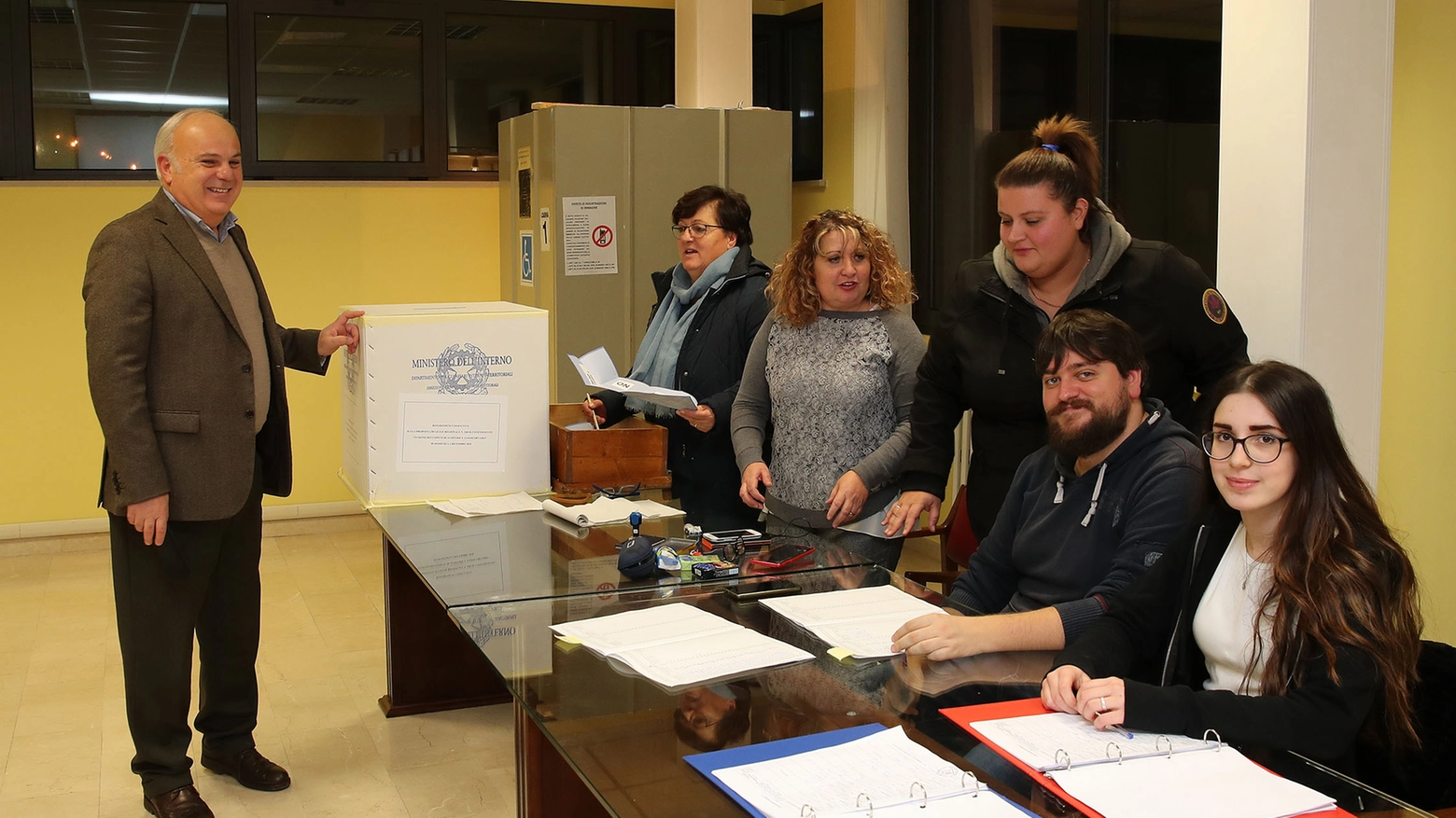 Il sindaco di Auditore, Giuseppe Zito, al voto (Fotoprint)