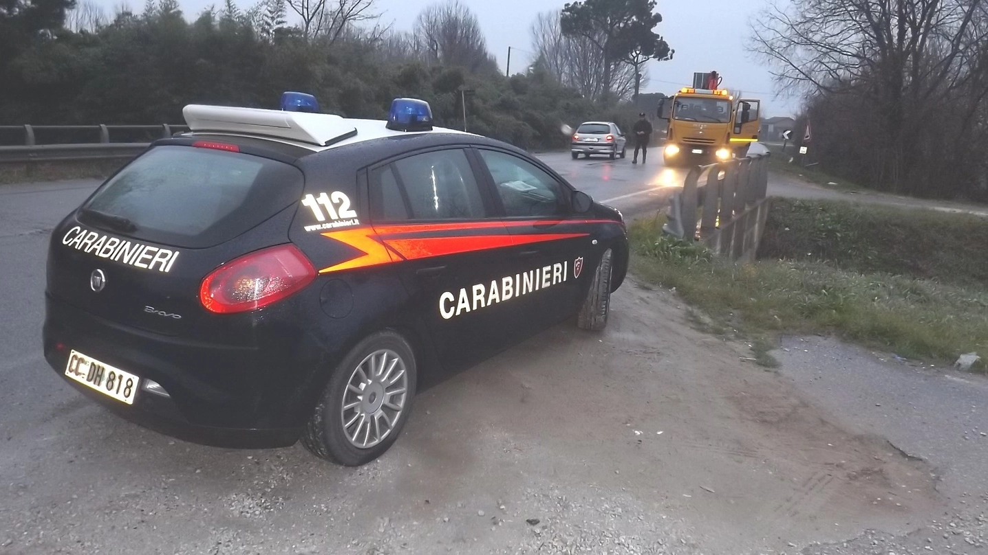 I carabinieri sul luogo dell’incidente (foto Scardovi)
