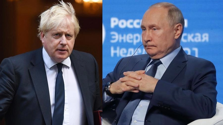 I premier Boris Johnson e Vladimir Putin (Ansa)