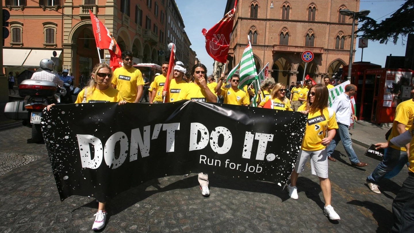 Una manifestazione dei lavoratori Nike del passato a Bologna