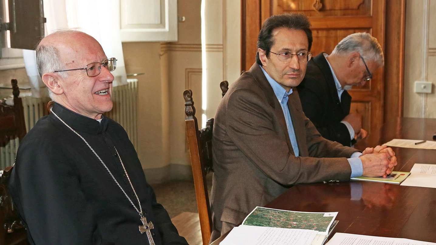 Il vescovo Tommaso Ghirelli, Luca Gabbi e Sanzio Brunori