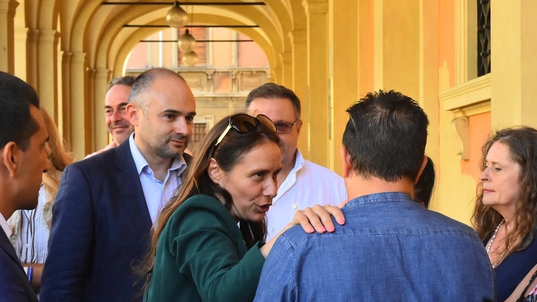 Il ministro Locatelli assieme ad alcuni genitori coinvolti (Foto Artioli) 