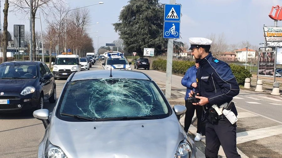 L'auto coinvolta nell'incidente con il ciclista a Imola
