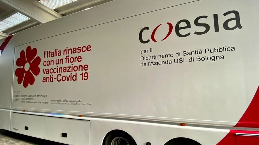 La clinica mobile messa a disposizione da Coesia per i vaccini anti Covid