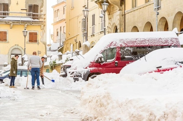 Neve e maltempo in Emilia Romagna: famiglie isolate a Rimini, a Riccione esonda in Rio Melo. Nuova allerta meteo