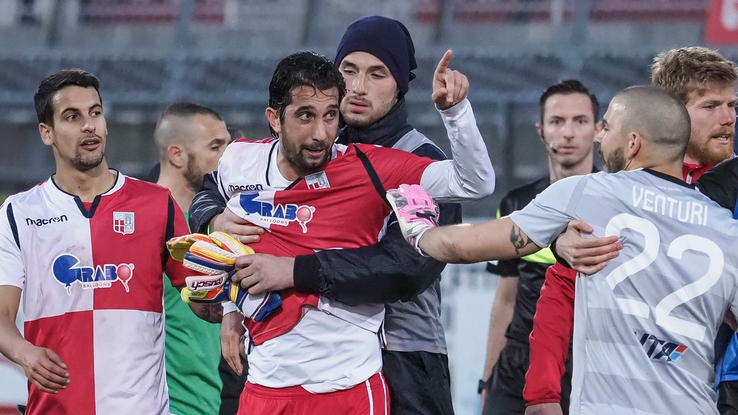 Momenti di tensione durante il derby tra Rimini e Ravenna
