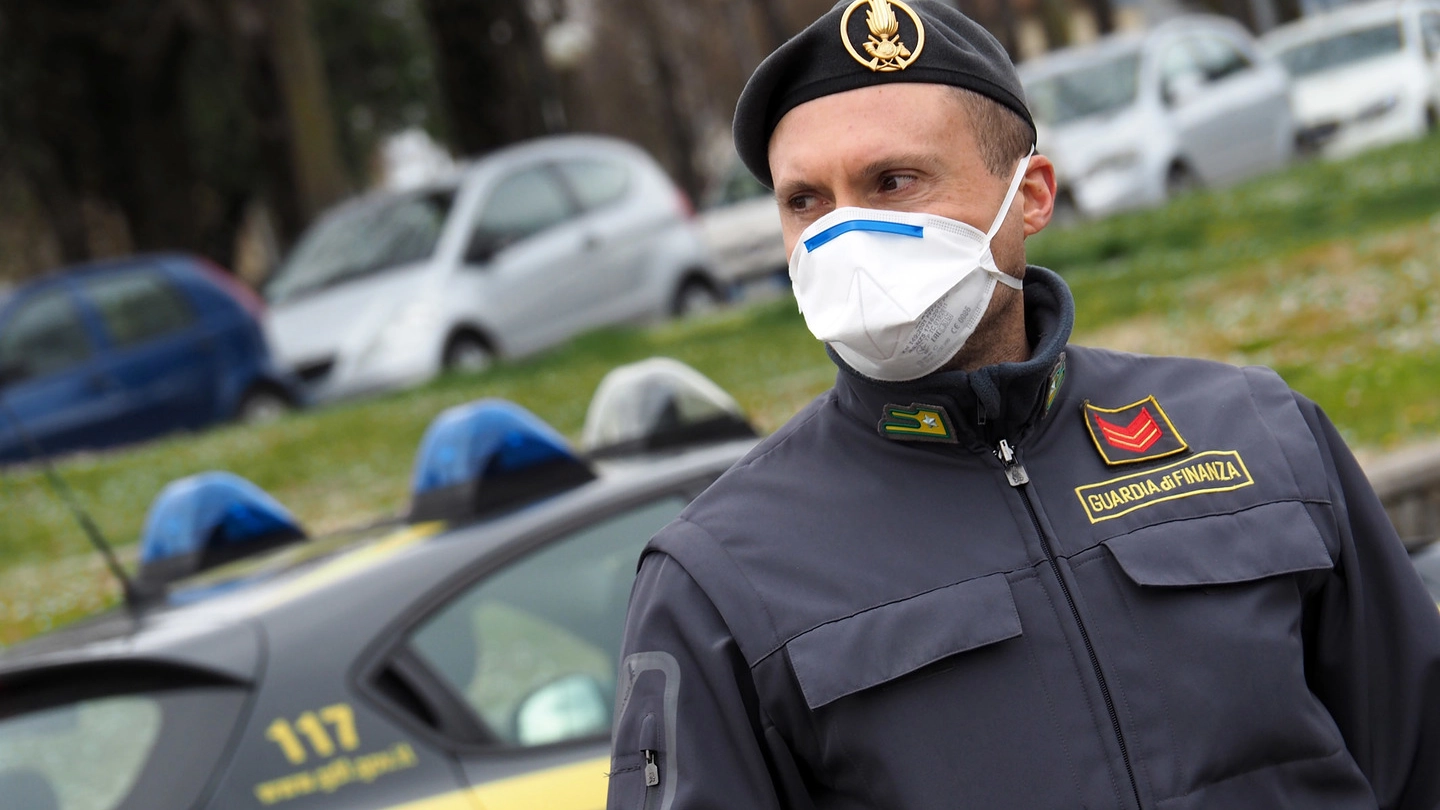 Controlli della Guardia di Finanza (foto Cristini)