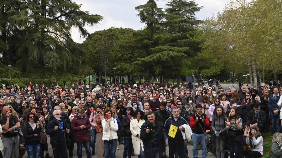 Erano circa 250 i partecipanti al raduno di negazionisti che si è tenuto ai Giardini