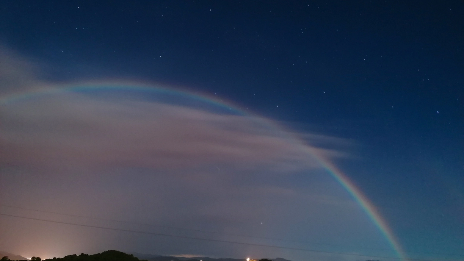 L'arcobaleno lunare fotografato da Michele Trungadi