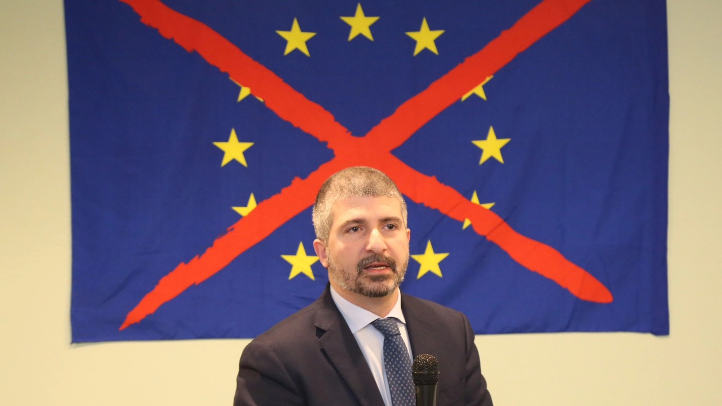 Il leader di Casapound, Simone Di Stefano, alla presentazione dei candidati di estrema destra