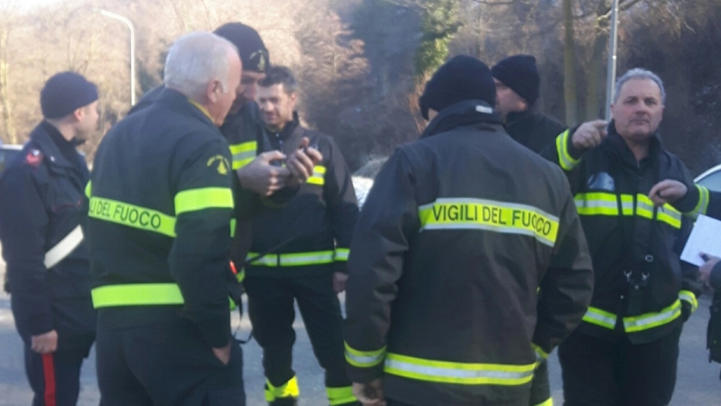 Vigili del fuoco e carabinieri (foto d’archivio)
