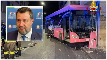 Incidenti autobus a Mestre, Salvini: “Solo coincidenze?”. Stop ai mezzi elettrici, la procura apre un fascicolo