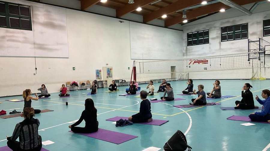 I professori del liceo Monti a lezione di yoga  