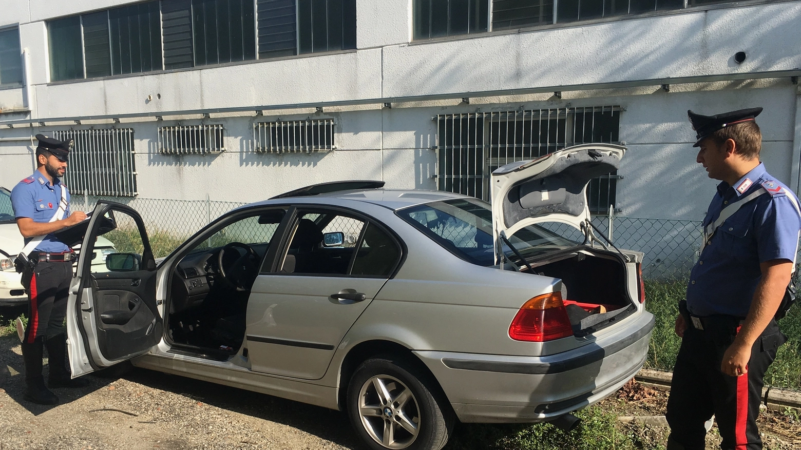 San Pietro in casale, esplosione nell'auto a metano: ferita una donna