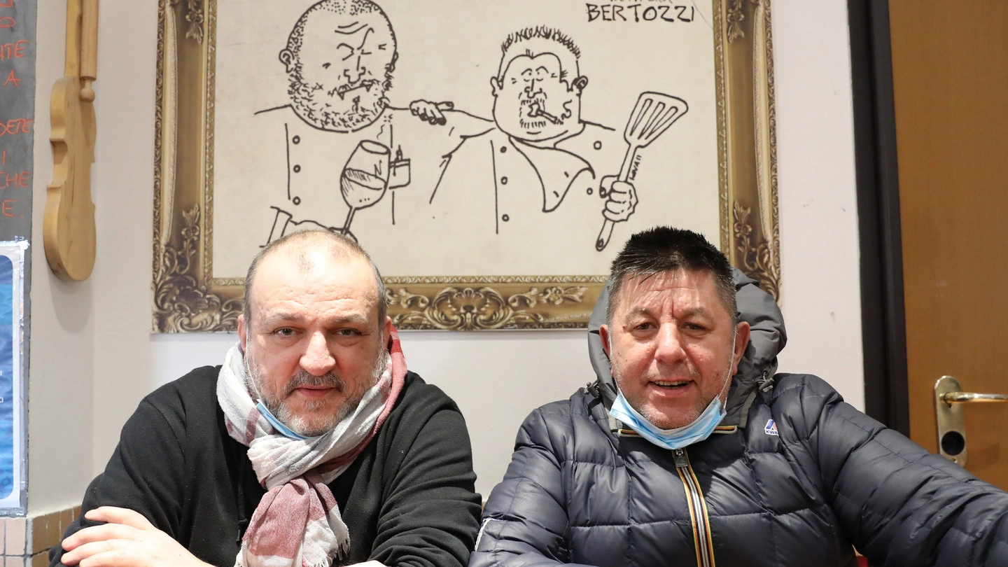 I titolari della trattoria Bertozzi:  Alessandro Gozzi e Fabio ‘Olly’ Berti  