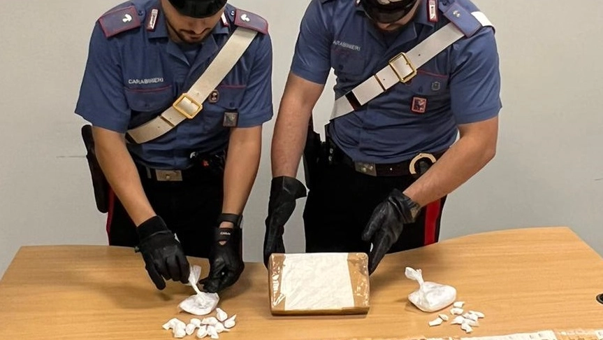 Droga sequestrata dai carabinieri (immagine di repertorio)