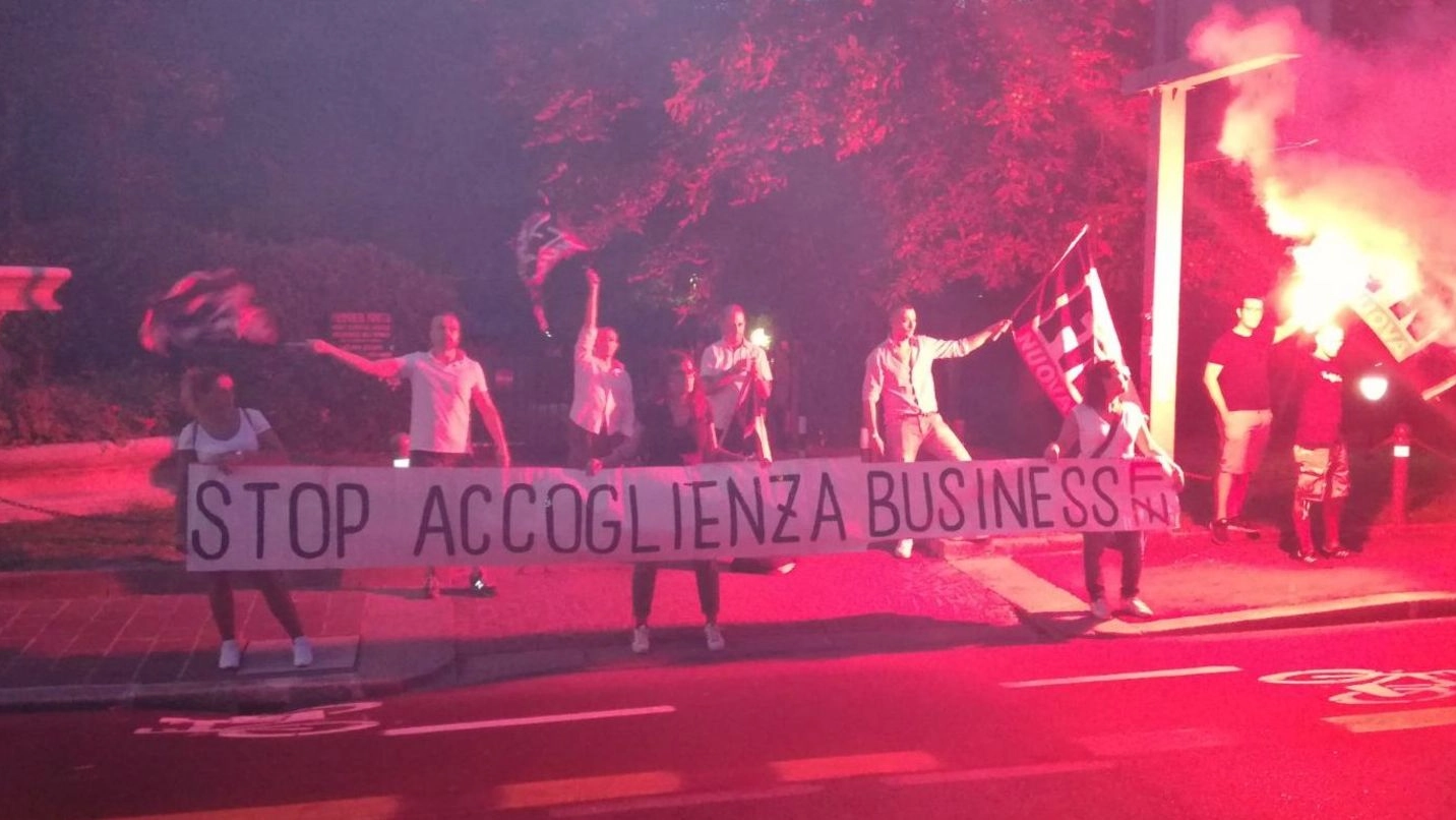 Il blitz di Forza Nuova contro la sede della coop Lai-Momo a Bologna (Foto Dire)