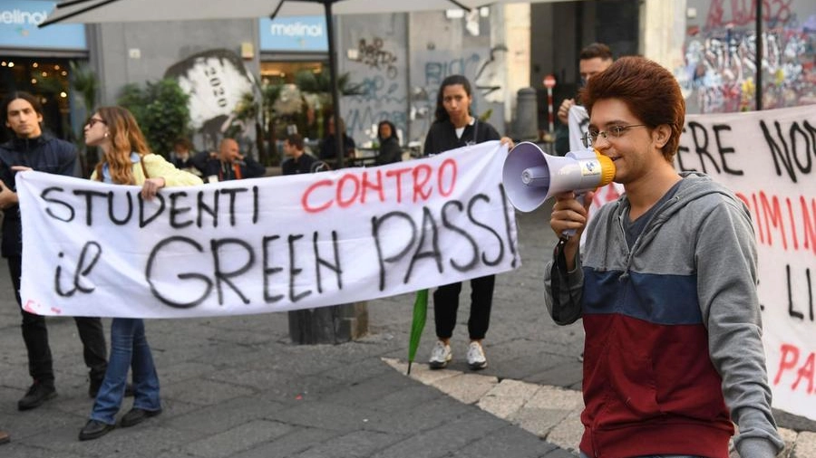 Studenti contro il green pass