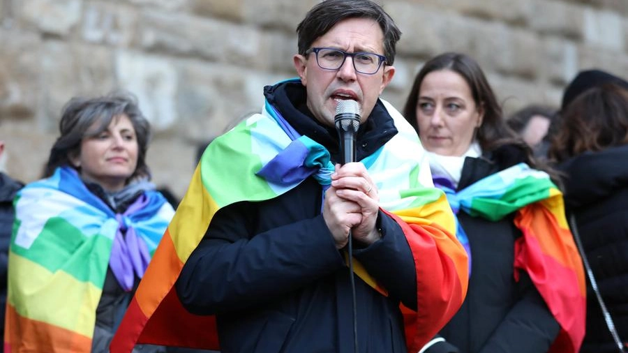 Il sindaco di Firenze, Dario Nardella con la bandiera della pace (New Press Photo)