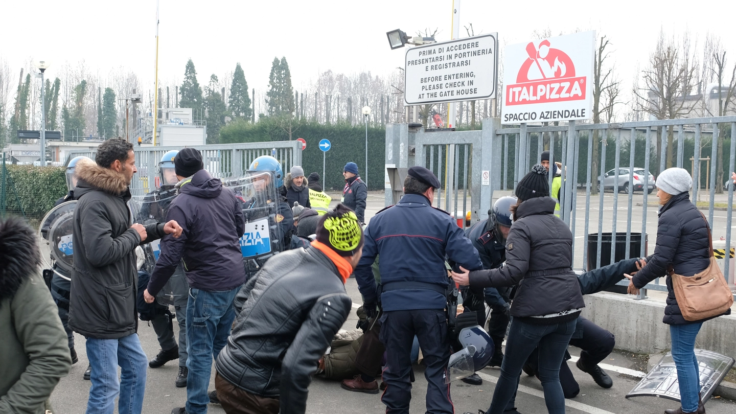Italpizza, gli scontri del 22 gennaio 2019 (FotoFiocchi)