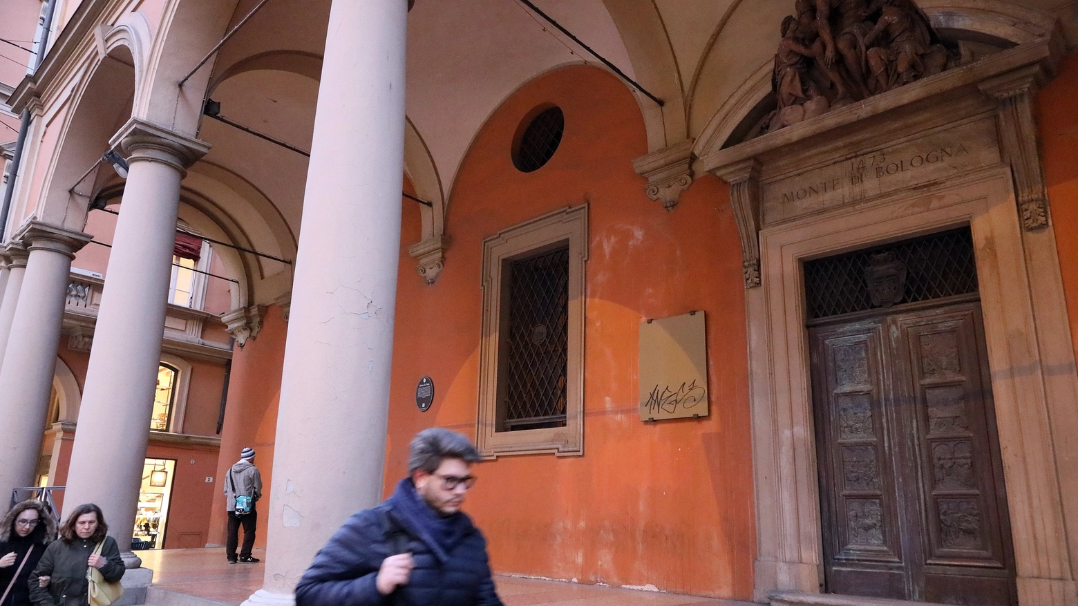 Bologna, l'attuale ingresso dell'ex Monte di Pietà (FotoSchicchi)