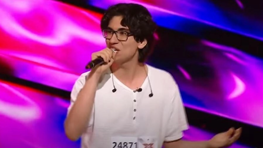Riccardo Mazzi, 17 anni, durante la sua performance a ’X Factor’ Romania