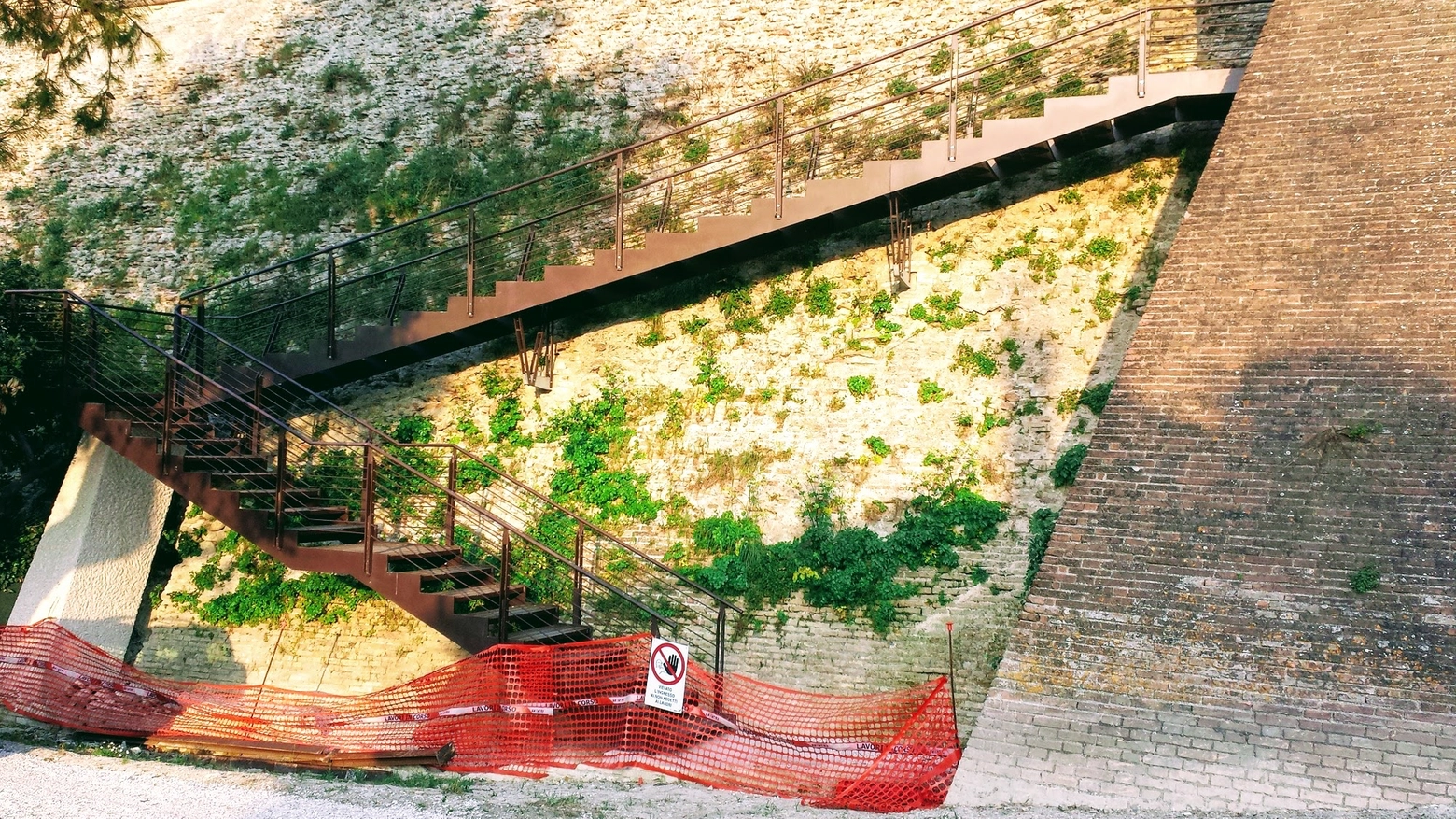 La scala di sicurezza esterna alla Rocca Malatestiana