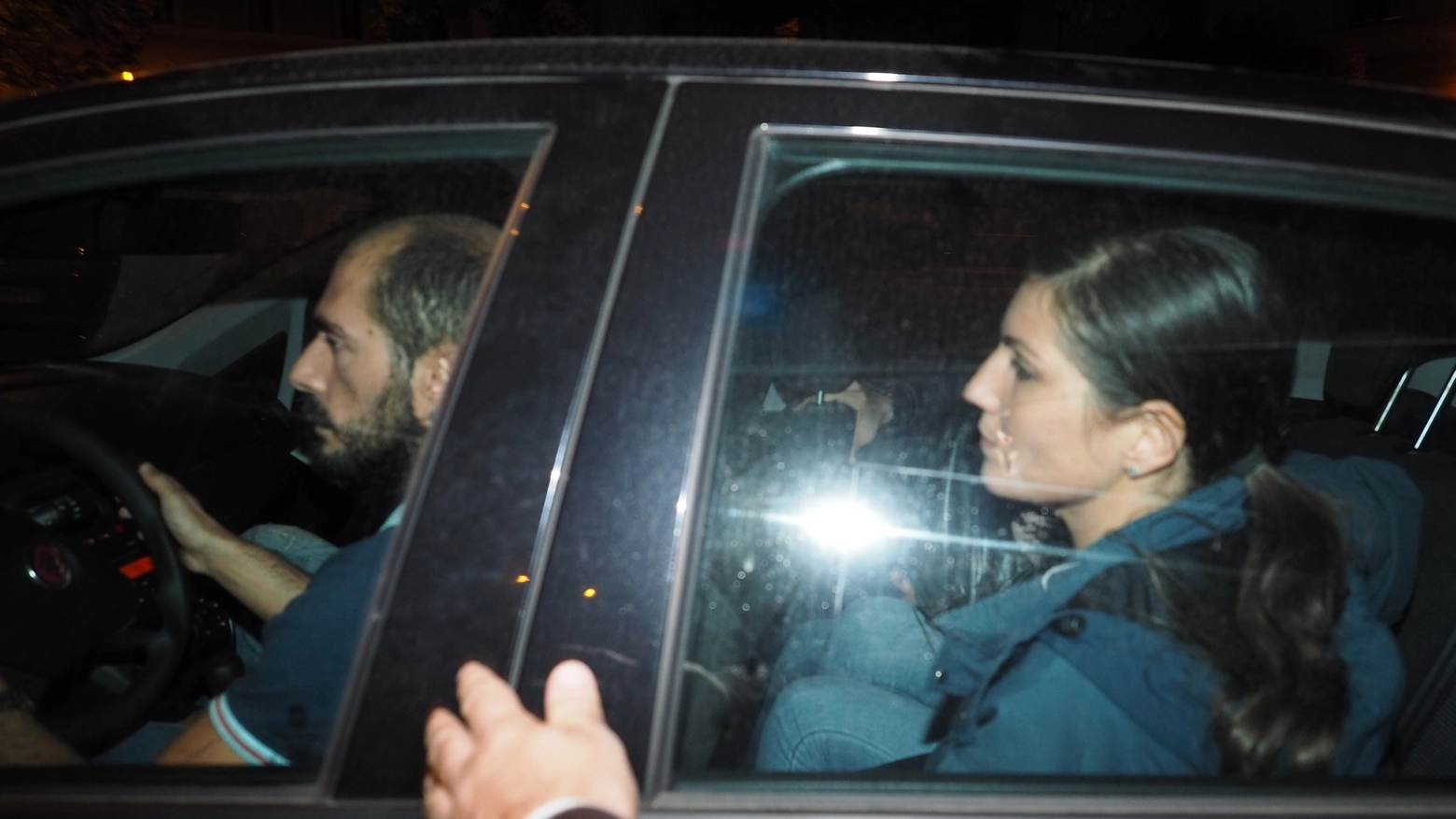 Ilenia Oggiano esce dalla caserma dopo la confessione (FotoSchicchi)