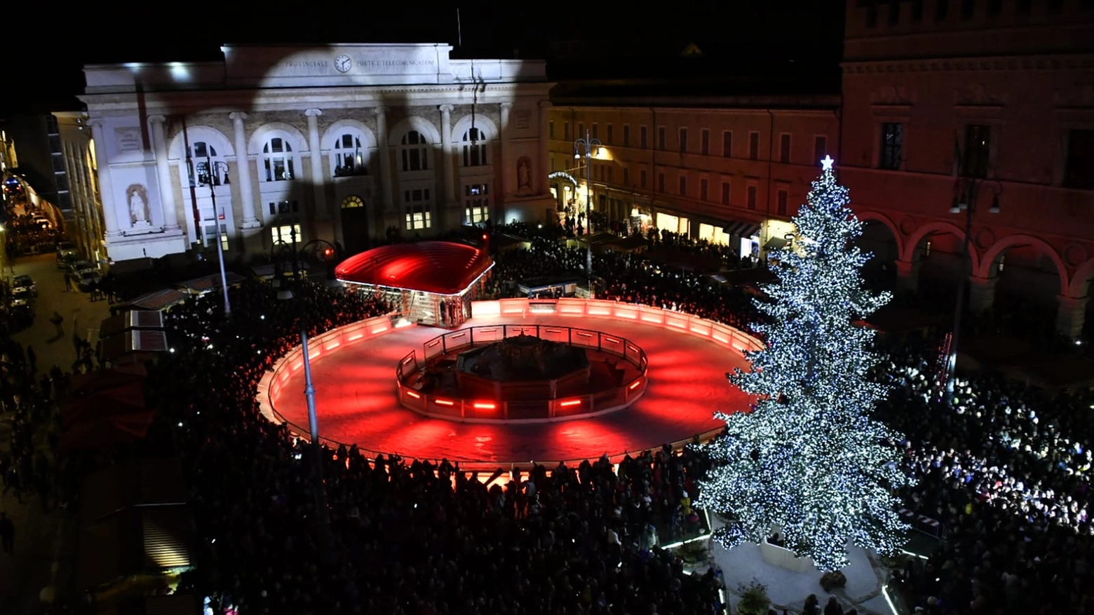 L'accensione dell'Albero di Natale in piazza del Popolo a Pesaro