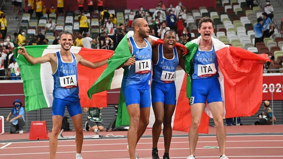 Gliazzurri esultano col tricolore: staffetta 4x100 medaglia d'oro (Afp)