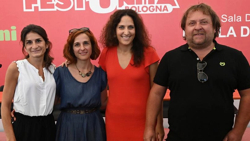 Da sinistra: Giulia Caciolli, Alice Morotti, Federica Mazzoni e Lele Roveri