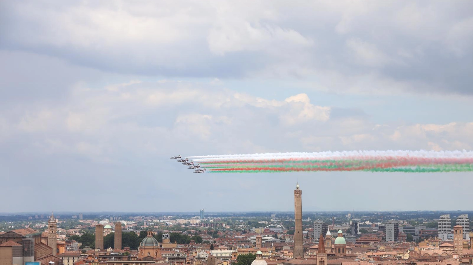 Le Frecce Tricolori a Bologna il 29 maggio (FotoSchicchi)