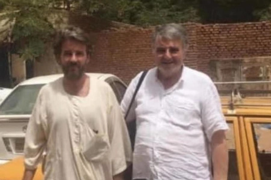 A sinistra l’imprenditore italiano Marco Zennaro, 46 anni, insieme al padre dopo la scarce
