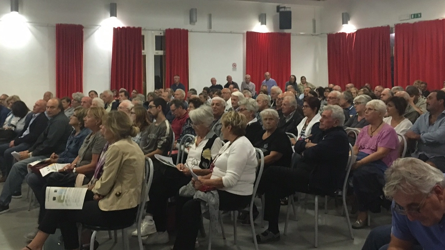 La platea di imolesi al circolo la Stalla (Foto Ciarlariello)