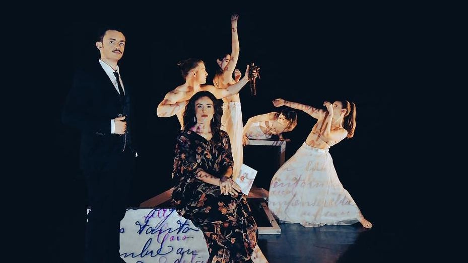Omaggio tra canto a danza a Zvanì  Sul palco le ’fantasme’ di Pascoli