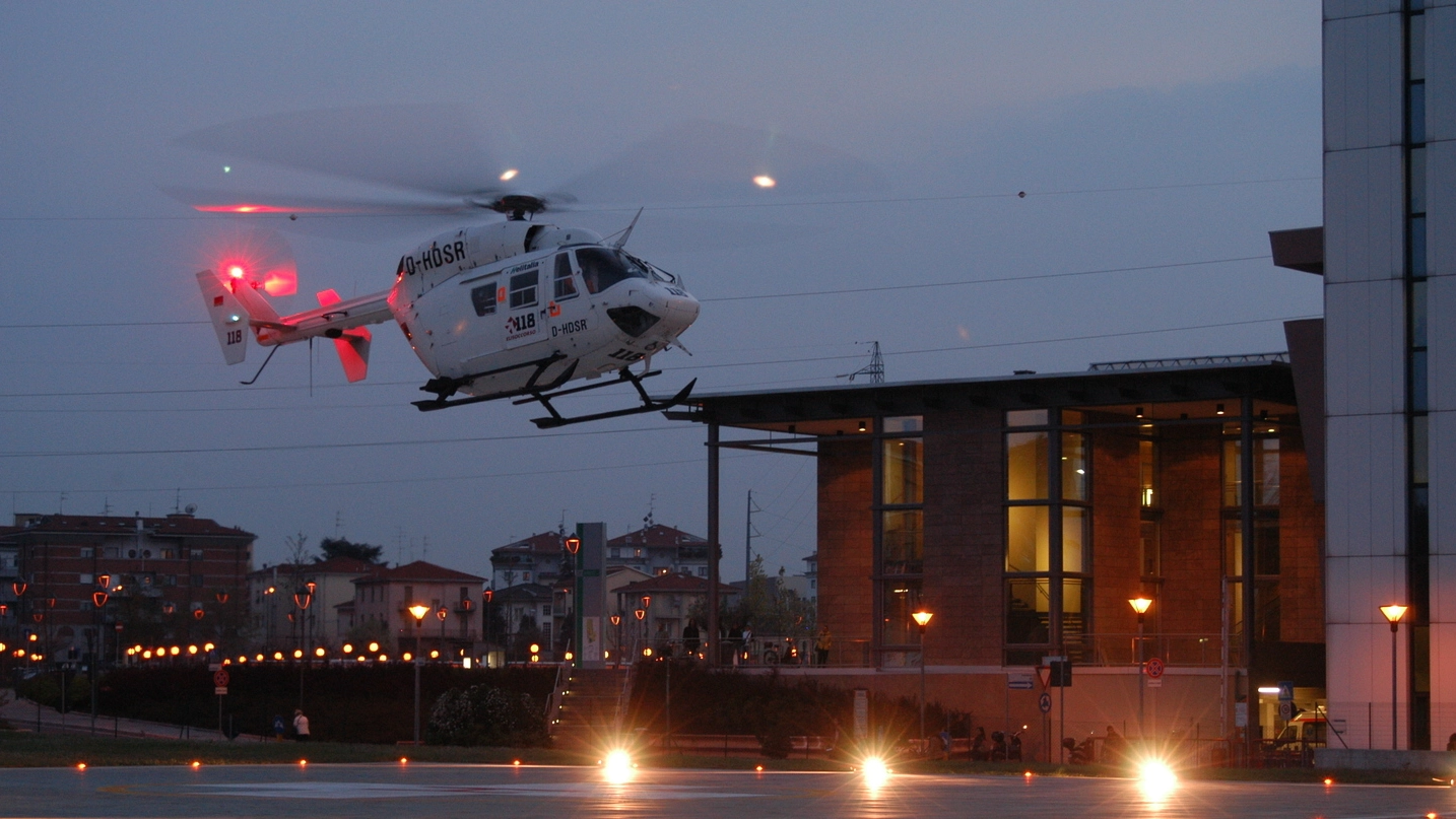 L’elicottero attrezzato per volare in notturna