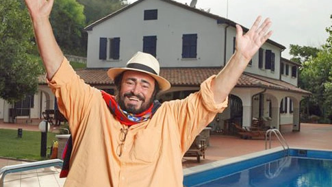Porte aperte a palazzi, chiese e monumenti; a Baia Flaminia di Pesaro si potrà accedere alla villa di Luciano Pavarotti