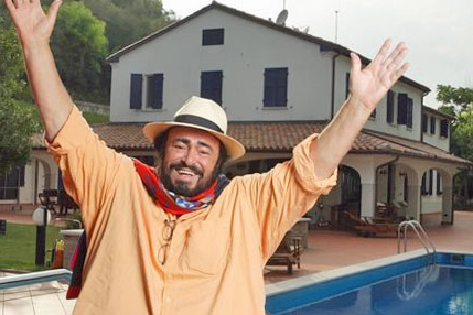 A Baia Flaminia di Pesaro i soci Fai potranno accedere alla villa di Luciano Pavarotti