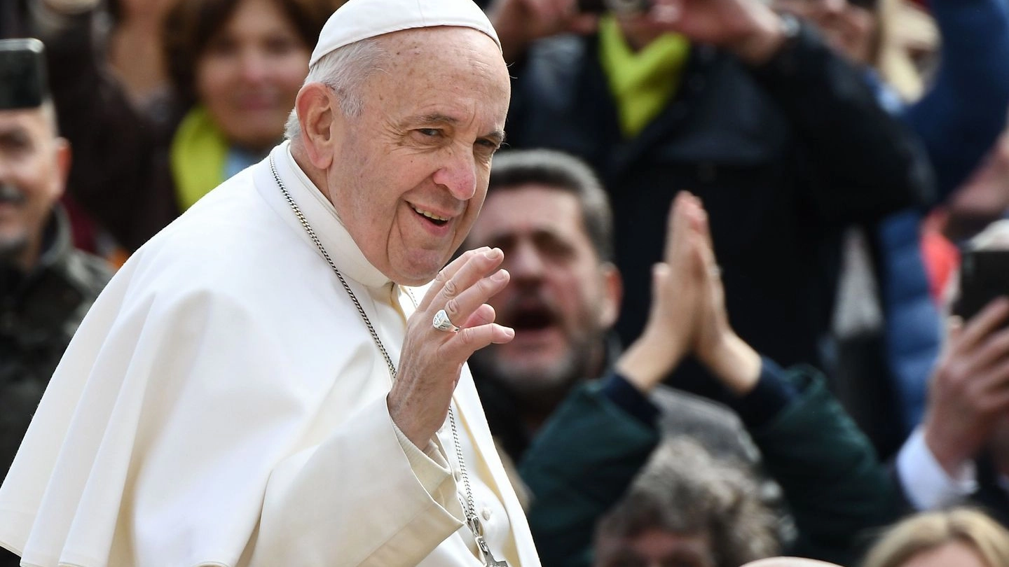 Papa Francesco in visita a Loreto il 25 marzo (Foto LaPresse)