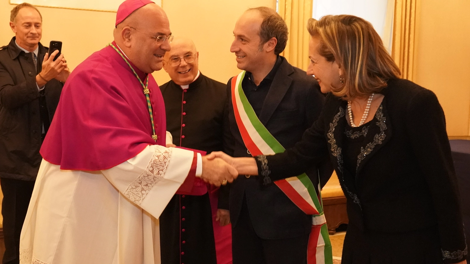 Fermo, il nuovo vescovo Rocco Pennacchio al teatro dell'Aquila (Foto Zeppilli)