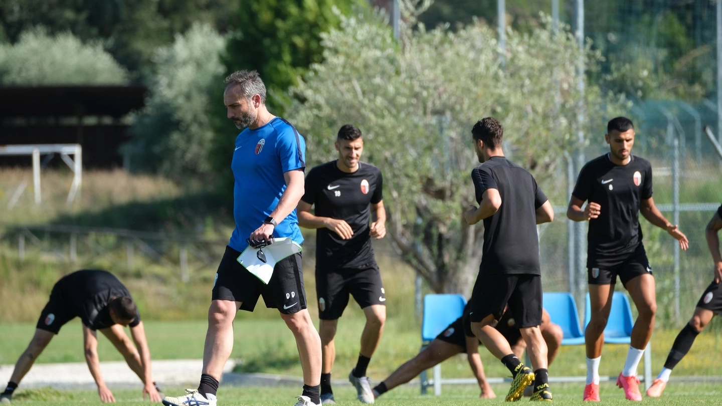 Allenamento dell'Ascoli con il nuovo allenatore Davide Dionigi (Foto LaBolognese)