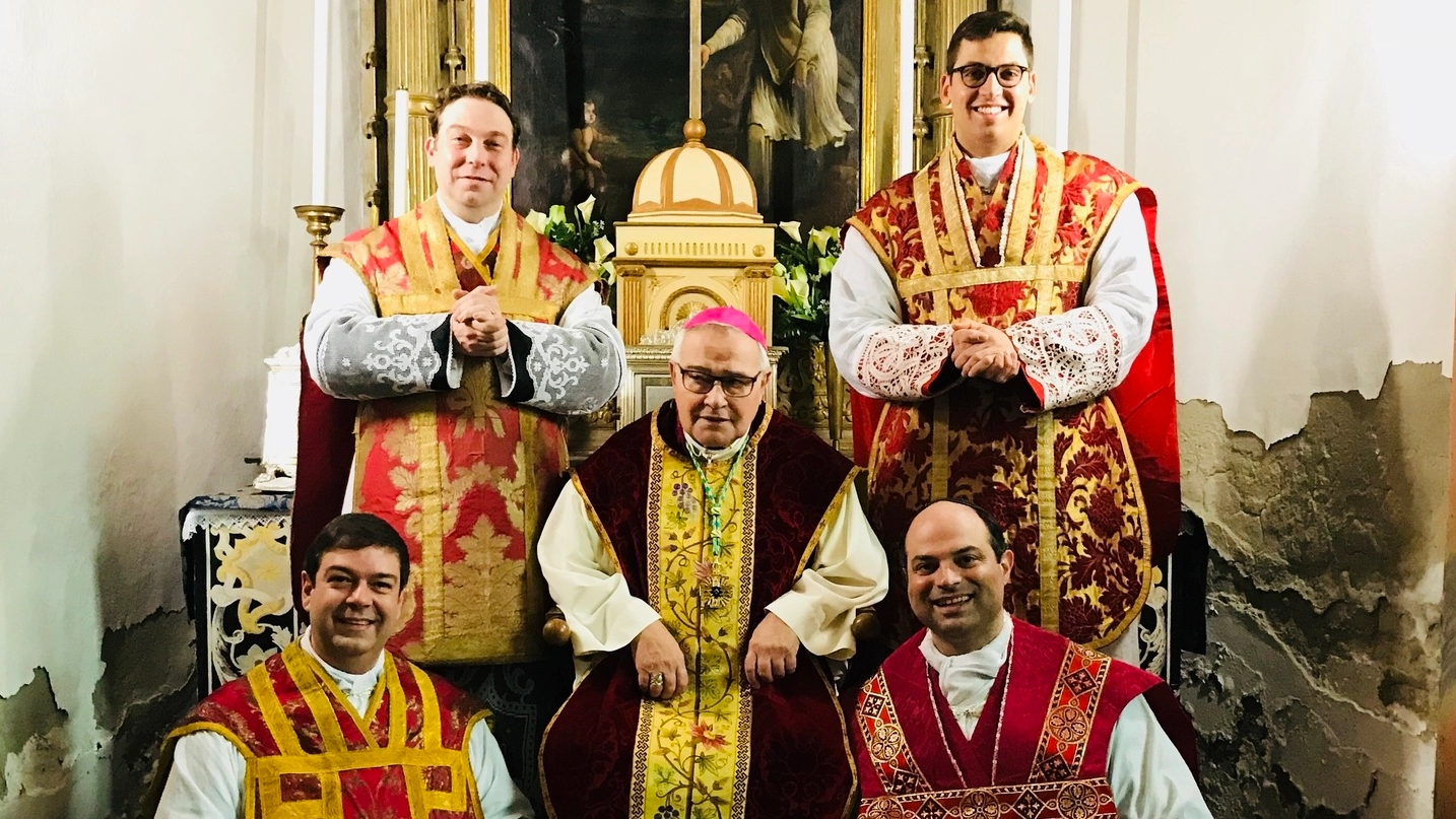 I sacerdoti di Familia Christi con l’arcivescovo emerito Luigi Negri