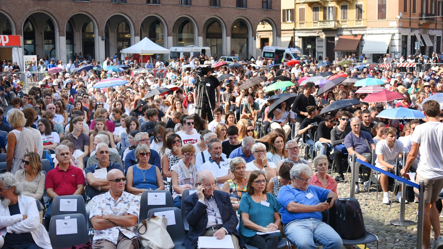 Il pubblico in piazza (foto Fiocchi)