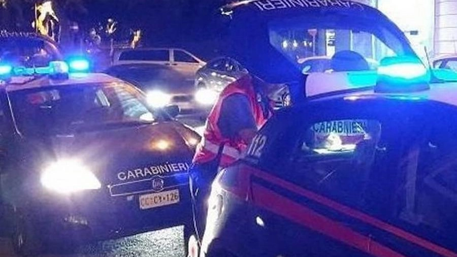 Napoli, esplode ordigno nella notte in via Esopo: otto auto danneggiate