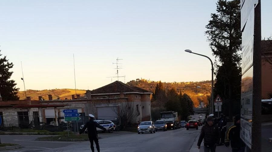 Fano, l'incidente moto-camion a Calcinelli di Saltara