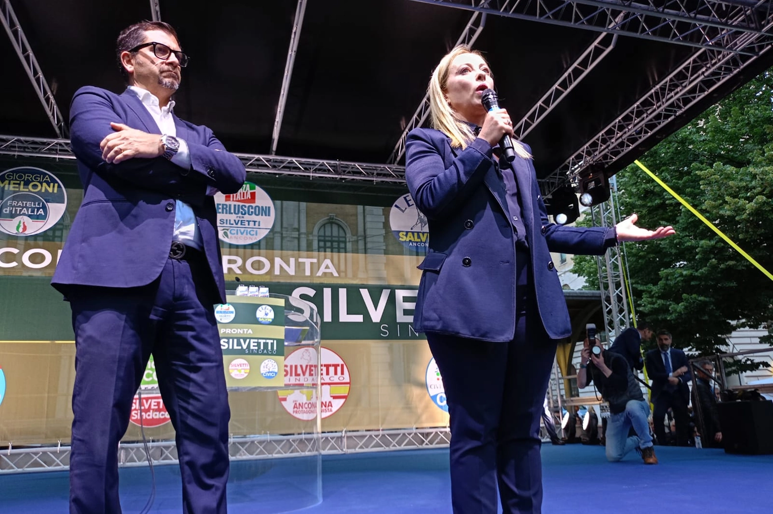 La premier Meloni sul palco per sostenere Silvetti, il candidato sindaco di Ancona per il Centrodestra