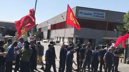 Una manifestazione sindacale alla Alubel