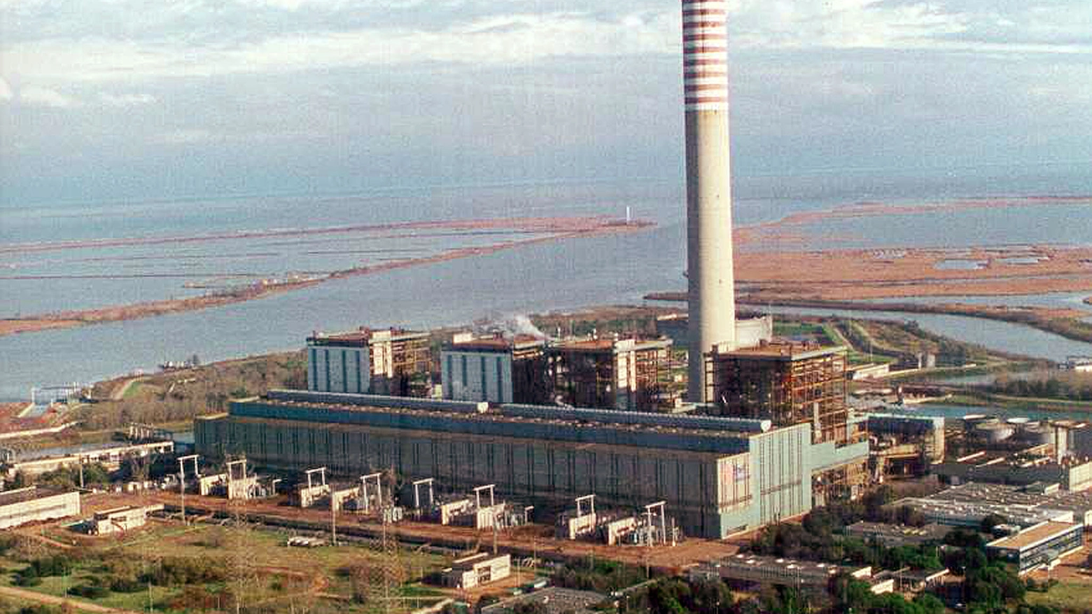 La centrale Enel a Porto Tolle