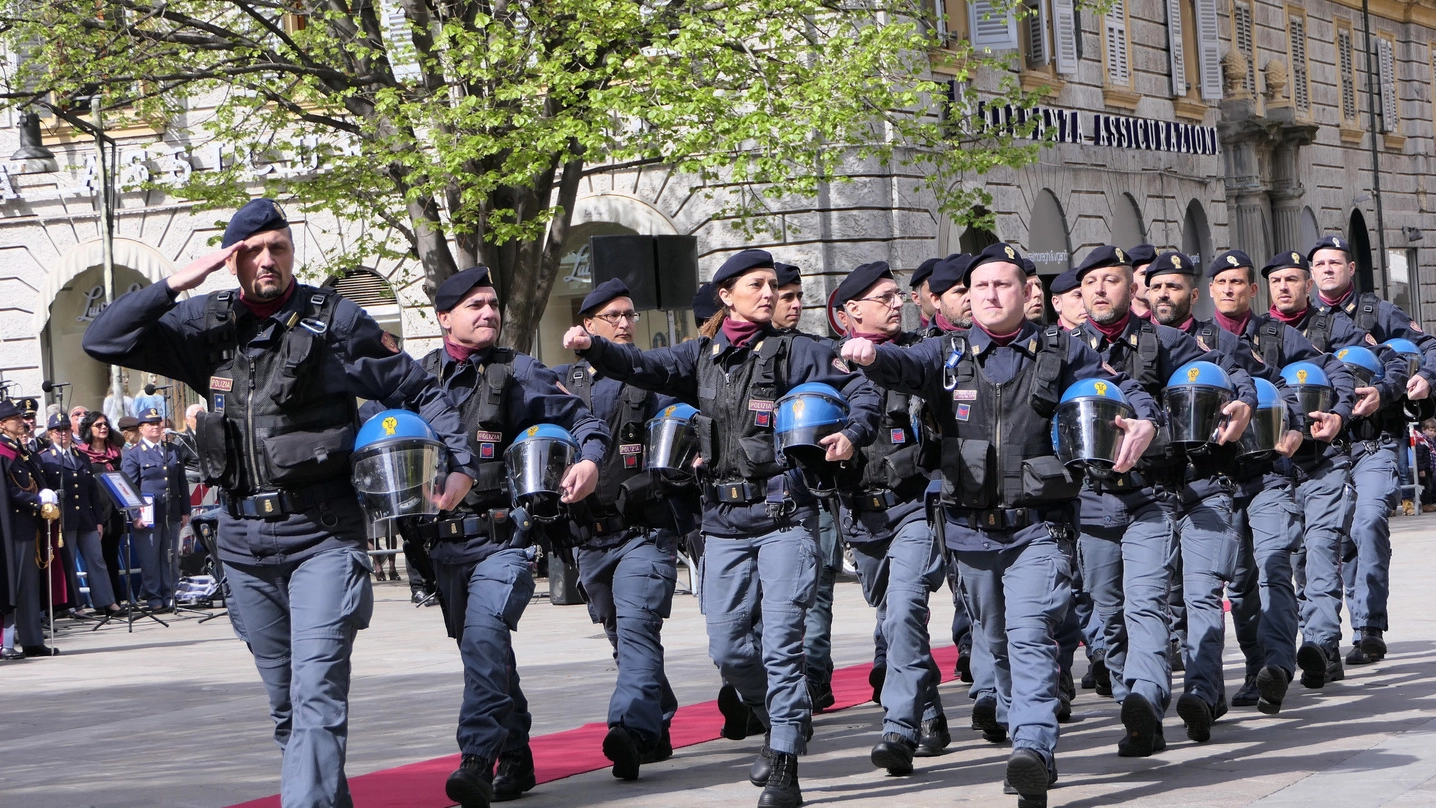 La polizia di Stato in festa in piazza Roma